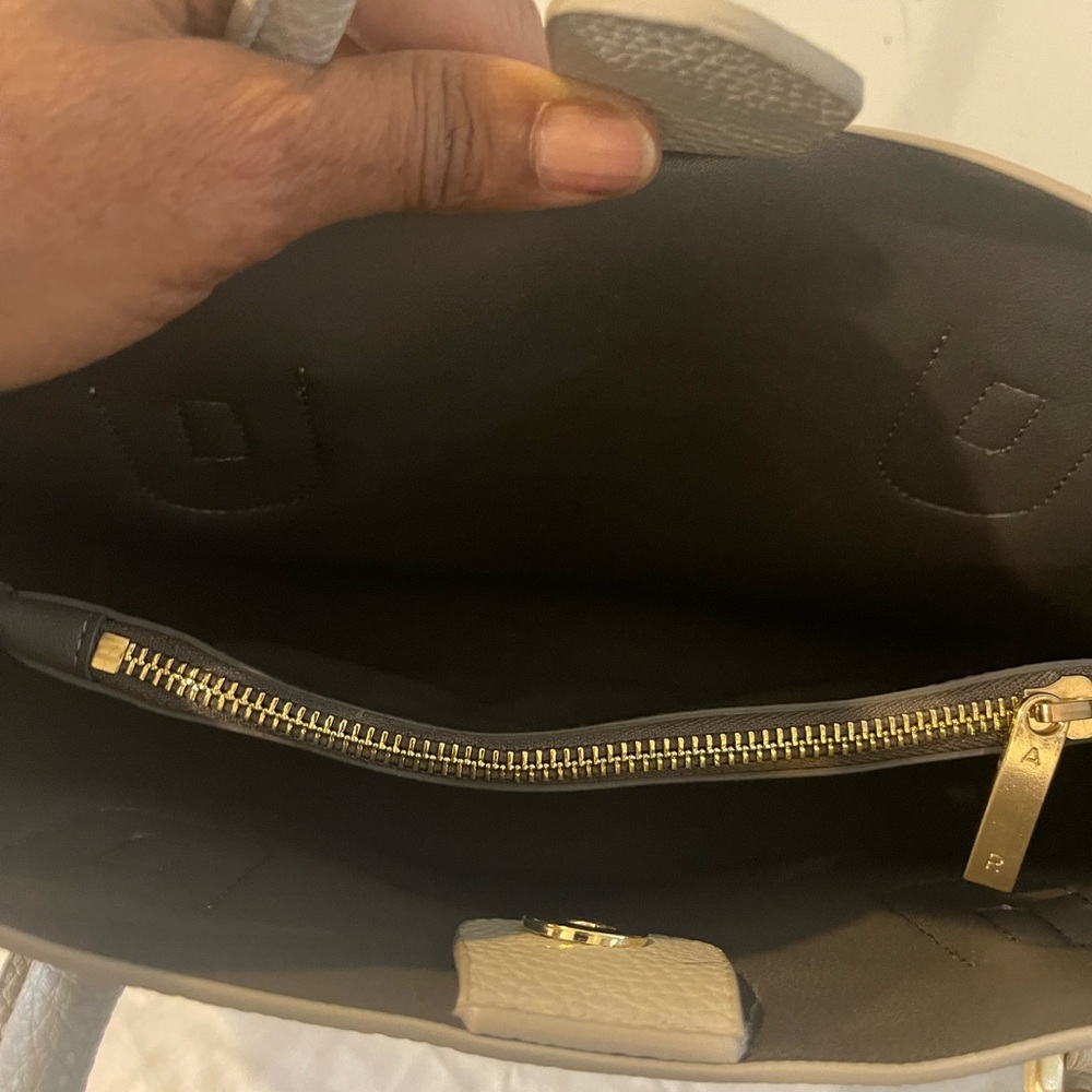 Angela Roi faux Leather Cher Tote - Picture 5 of 6
